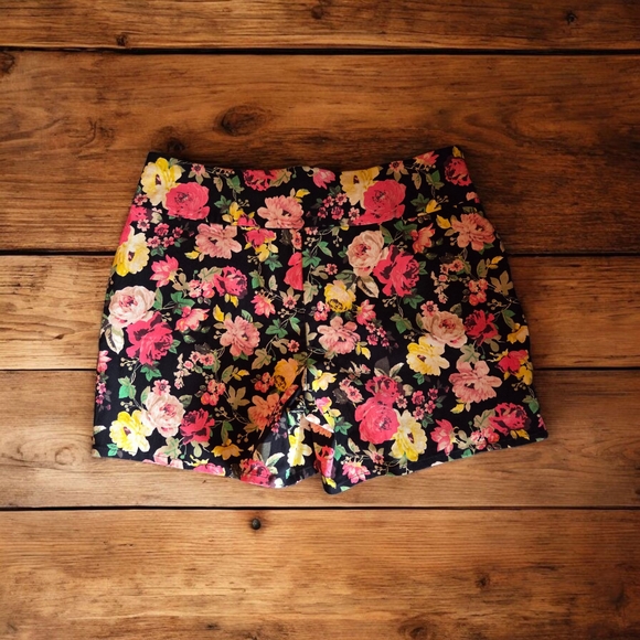 INC International Concepts High Waist Black and Red Shorts - Picture 2 of 4